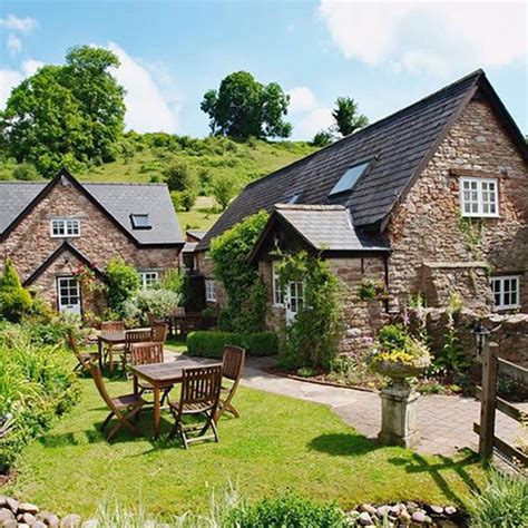 tudor farmhouse in clearwell.